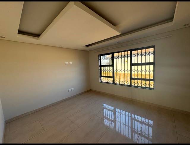 4 BEDROOM HOUSE FOR SALE IN AERORAND